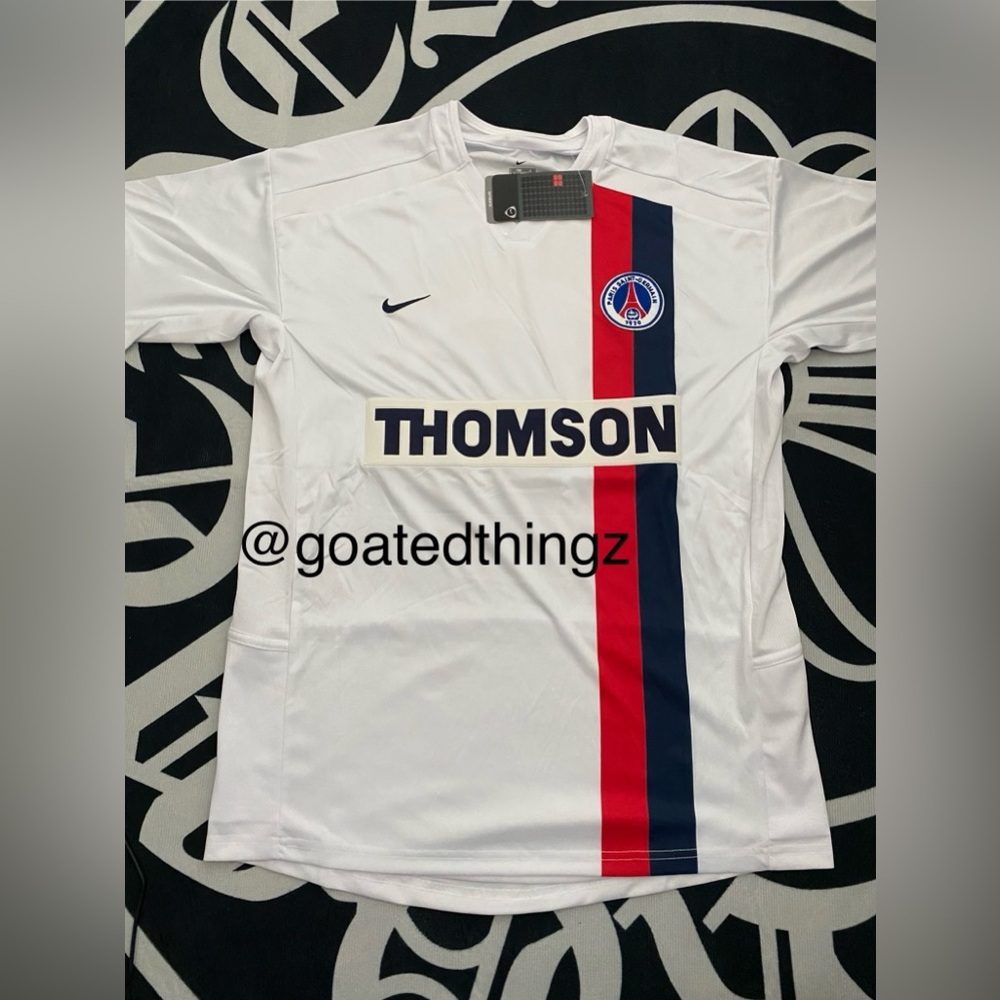Nike Retro Vintage Ronaldinho #10 Paris
Saint Germain F.C PSG 2002/2003 Away Kit
